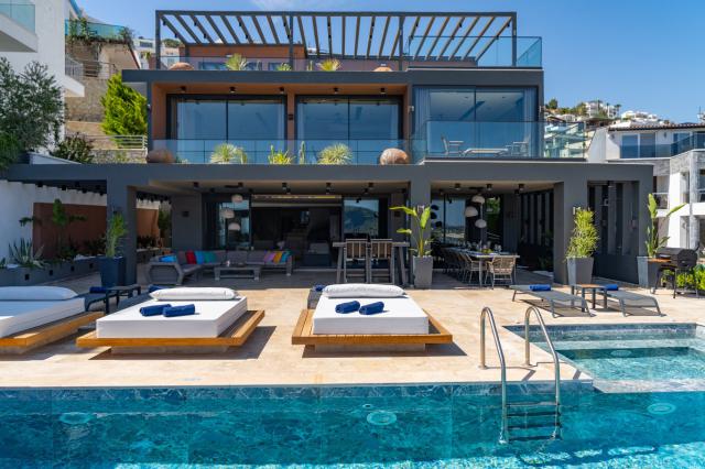 Kalkan Ortaalan Mevkiinde Ultra lüks Deniz Manzaralı Tatil Villası 