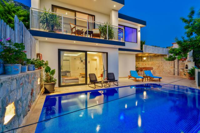 Kalkan Kördere Mevkiinde Deniz Manzaralı Balayı Tatil Villası 