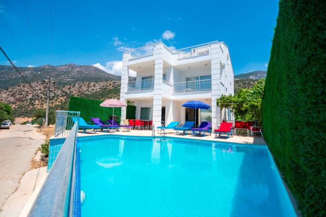 Kalkan Kışla Mevkiinde Deniz Manzaralı  Tatil Villası-A