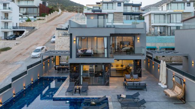 Kalkan Ortaalan'da Konumlanan 8 Kişilik Tatil Vİllası