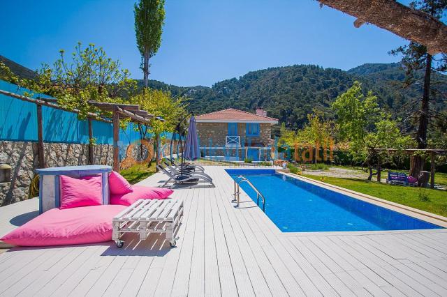 Kalkan İslamlar köyünde Otantik Korunaklı Villa