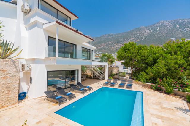 Kalkan Merkezde 8 Kişilik Tatil Villası