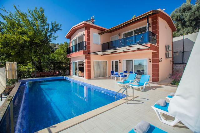 Kalkan İslamlar Mevkiinde Korunaklı 6 Kişilik Tatil Villası 