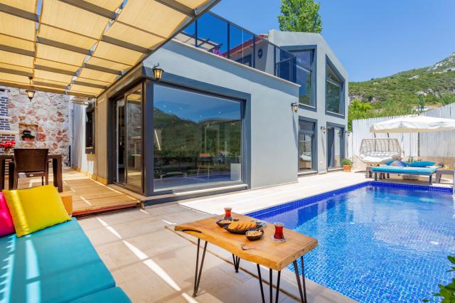 Kalkan İslamlar Mevkiinde Korunaklı Lüks Balayı Tatil Villası 