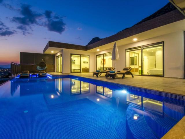 Kalkan Kördere Mevkiinde4 Kişilik Muhafazakar Deniz Manzaralı Tatil Villası 