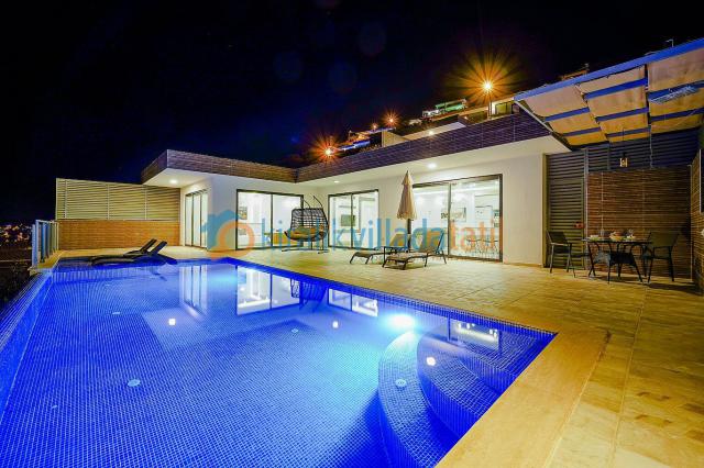 Kalkan Kördere Mevkiinde Lüks Manzaralı Tatil Villası