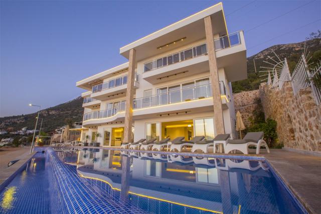 Kalkan Kızıltaş Mevkiinde Deniz Manzaralı 12 Kişilik Tatil Villası 