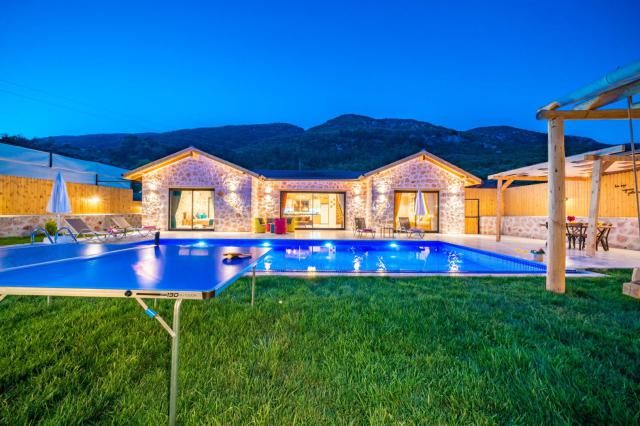 Kalkan Sarıbelen'de Özel Havuzlu 4 Kişilik Kiralık Tatil Villası