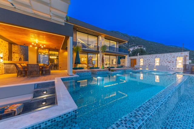 Kalkan Kızıltaş Mevkiinde 8 Kişilik Tatil Vİllası