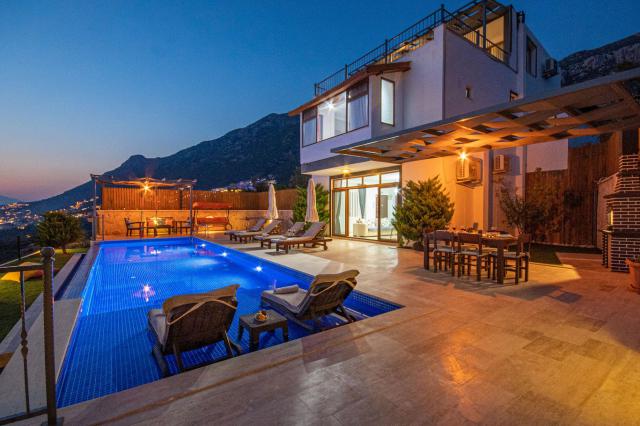 Kalkan Kördere'de 6 Kişilik Geniş Tatil Villası 