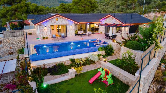 Kalkan Yeşilköy Bölgesinde Modern Korunaklı Tatil Villası