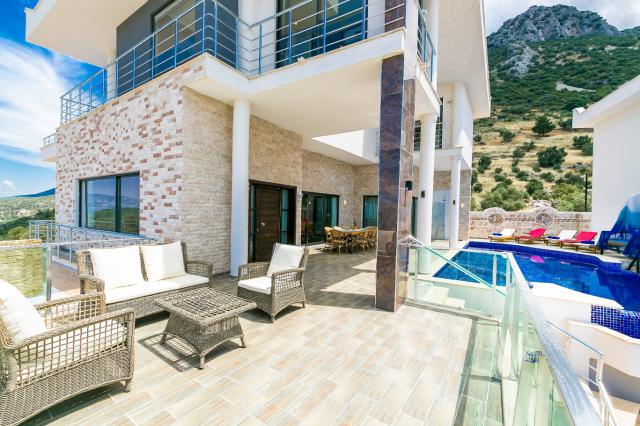 Kalkan Akbel Mevkiinde 10 Kişilik Lüks Tatil Villası 