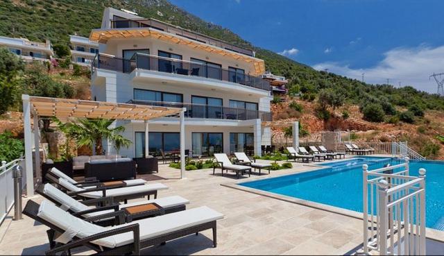Kalkan ködere Mevkiinde 14 Kişilik Lüks Villa