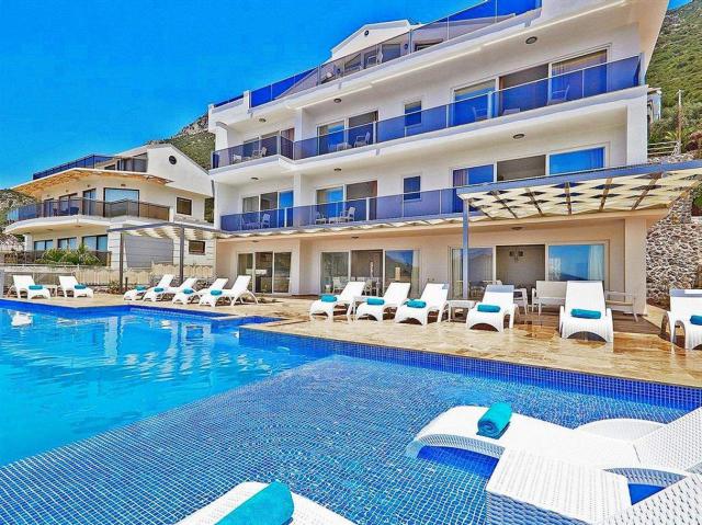 Kalkan Kızıltaş Mevkiinde Deniz Manzaralı Lüks Tatil Villası 