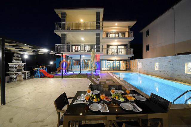 Fethiye Karaçulha Mevkiinde 8 Kişilik Tatil Villası