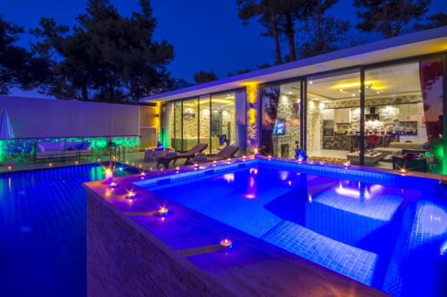 Kalkan Üzümlü Mevkiinde Muhafazakar Balayı Tatil Vilası