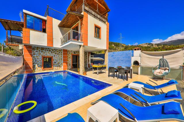 İslamlar Mevkiinde Doğa İçinde 4 Kişilik Korunaklı Tatil Villası