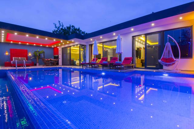 Kalkan Üzümlü Mevkiinde Lüks Korunaklı 4 Kişlik Tatil Villası 