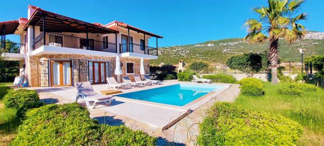 Kalkan Bezirgan Mevkiinde 6 Kişilik Tatil Villası 