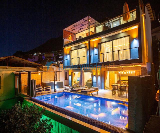 Kalkan Kördere Mevkiinde 4 Kişilik Lüks Tatil Villası