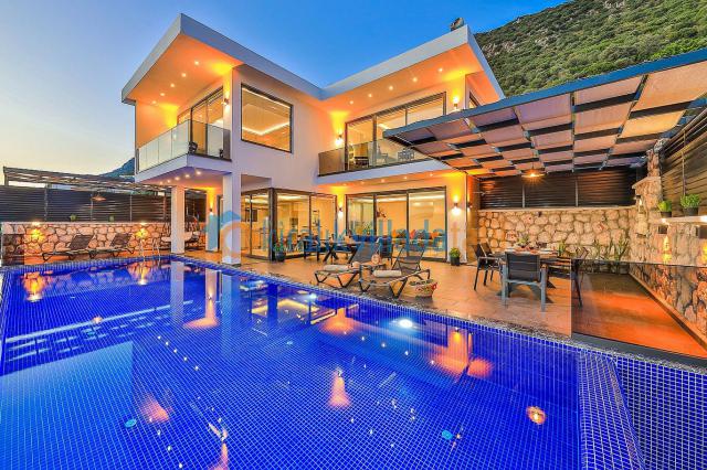 Kalkan Kördere Bölgesinde Korunaklı Lüks Tatil Villası