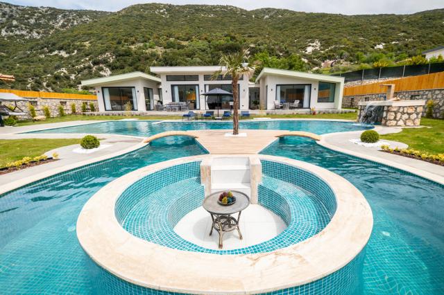 Kalkan Sarıbelen Mevkiinde 6 Kişilik Tatil Villası
