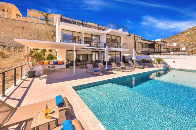 Kalkan Ortaalan Mevkiinde 10 Kişilik Tatil Vİllası