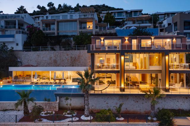 Kalkan Kalamar Mevkiinde 10 Kişilik  Lüks Manzaralı Tatil  Villa
