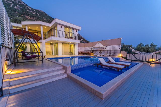 Kalkan Sarnıç Başı Mevkiinde 6 Kişilik Tatil Villası