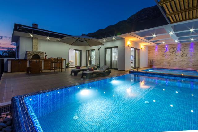 Kalkan Kördere Mevkiinde Muhafazakar Balayı Tatil Villası