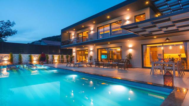 Kalkan İslamlar Mevkiinde Korunaklı Lüks Tatil Villası