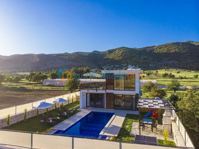 Sarıbelen Köyünde Modern 4 Kişilik Korunaklı Villa