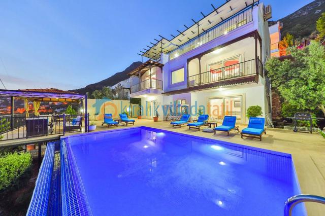 Kalkan Kızıltaş Mevkiinde 6 Kişilik Korunaklı Manzaralı Villa