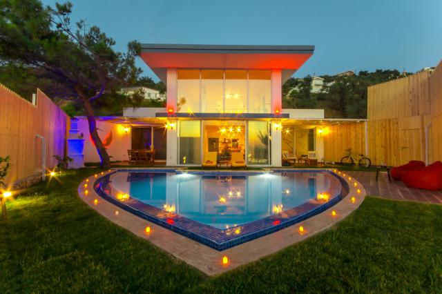 Kalkan Akbel Mevkiinde korunaklı 4 Kİşililk Tatil Villası 