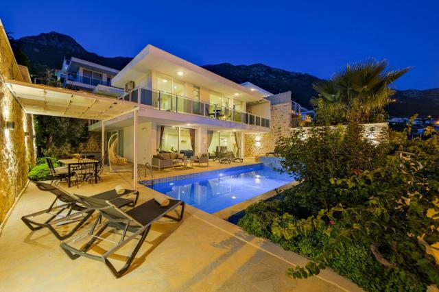 Kalkan Kızıltaş Mevkiinde Deniz Manzaralı 8 Kişilik Tatil Villası 