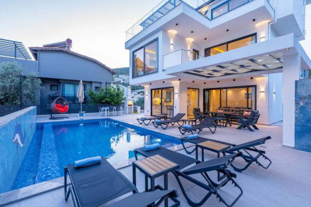 Kalkan ortaalan Mevkiinde 6 Kişikik Tatil Villası
