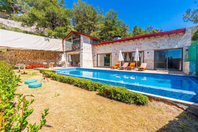 Kalkan İslamlar Mevkiinde Korunaklı 4 Kişilik Tatil Villası