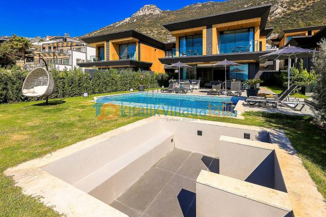 Kalkan Kızıltaş Mevkiinde 6 Kişilik Deniz Manzaralı Tatil Villası
