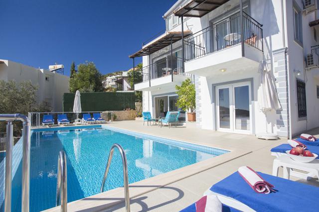 Kalkan Ortaalan Mevkiinde Deniz manzaralı Tatil Villası 