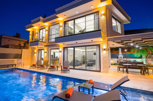 Kalkan Ortaalanda Merkeze Yakın 6 Kişilik Villa