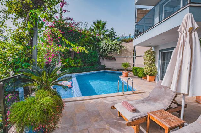 Kalkan Kızıltaş Mevkiinde Merkeze Yakın 6 Kişilik Tatil Villası