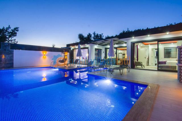 Kalkan İslamlar Mevkiinde 4 Kişilik Tatil Villası