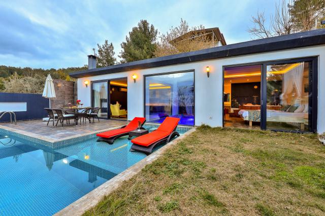 Kalkan İslamlar Mevkiinde Korunaklı Balayı Tatil Villası