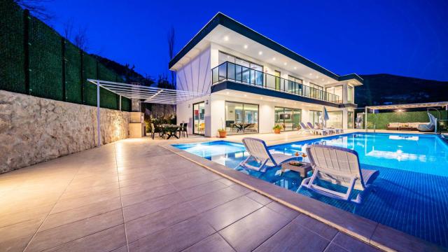 İslamlar Mevkiinde Doğa İçinde 6 Kişilik Korunaklı Lüks Tatil Villası
