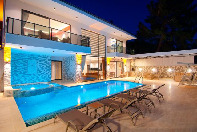 Kalkan Üzümlü Bölgesinde 4 Kişilik Lüks Tatil Villası
