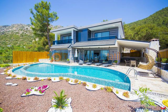 Kalkan Üzümlü Köyünde 6 Kişilik Lüks Tatil Villası