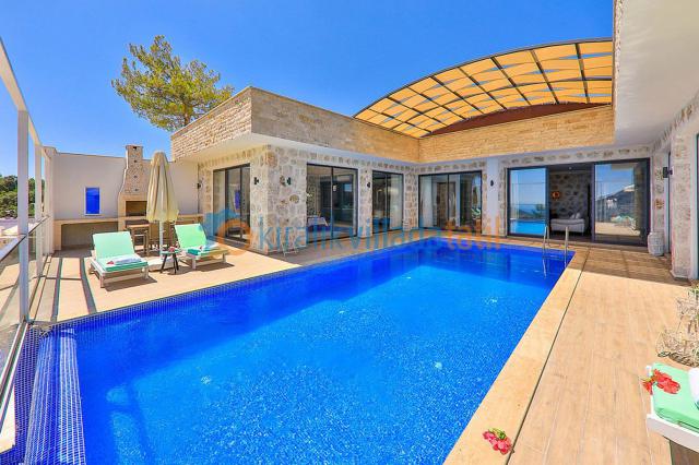 Kalkan İslamlar Mevkiinde Korunaklı 4 Kişilik Tatil Villası 