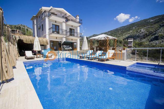 Kalkan İslamlar’da 8 Kişilik Muhafazakar Tatil Villası
