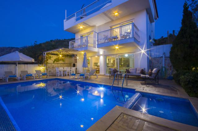 Kalkan Üzümlü Mevkiinde 6 Kişilik Muhafazakar Tatil Villası