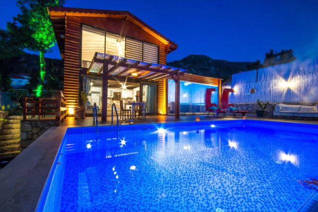 Kalkan İslamlar Mevkiinde Korunaklı Balayı Tatil Villası 